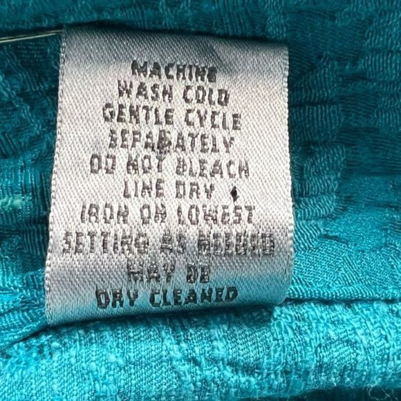 Chico’s Textured Button-Up Shirt – Size 2 - Picture 6 of 6